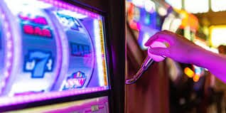 Aplikasi mpo19 di ponsel memberikan kemudahan akses sportsbook dan slot online